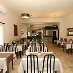 Hotell Kalives 3*